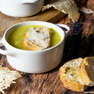 recette Healthy-soupe oignon-crouton-tuile fromage-tuile pecorino