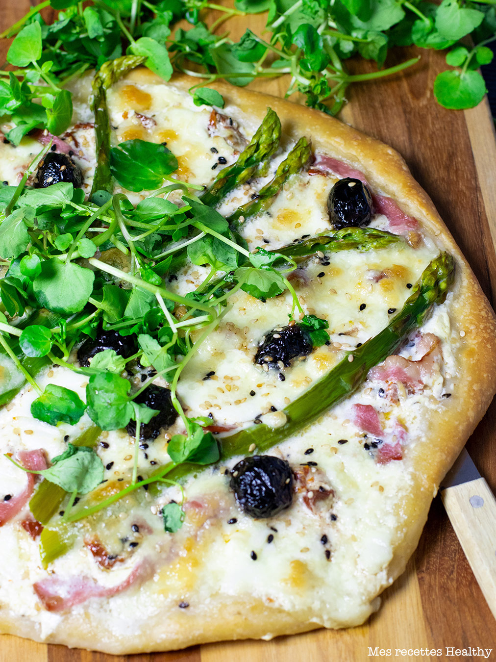 recette healthy-pizza aux asperges-mozzarella-olive-bacon