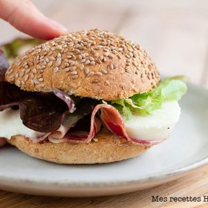 recette healthy-burger à la coppa-mozzarella-pesto-pesto maison-jambon-sandwich-Burger à la coppa et au pesto rapide