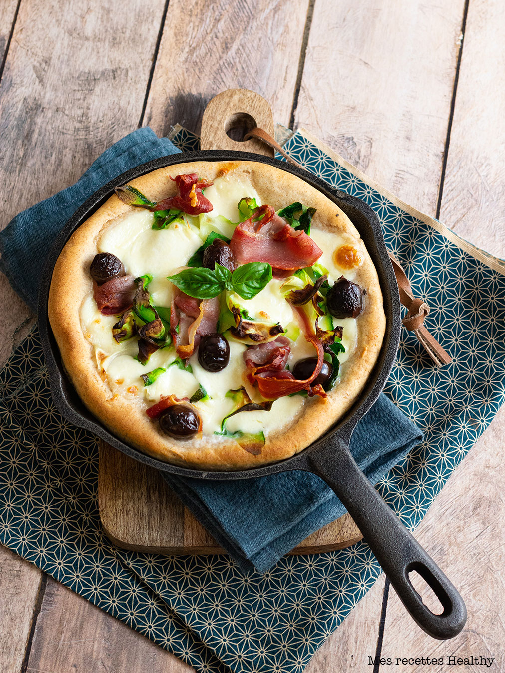 recette healthy-pizza poêle-mozzarella-courgette-tomate confite-pizza maison