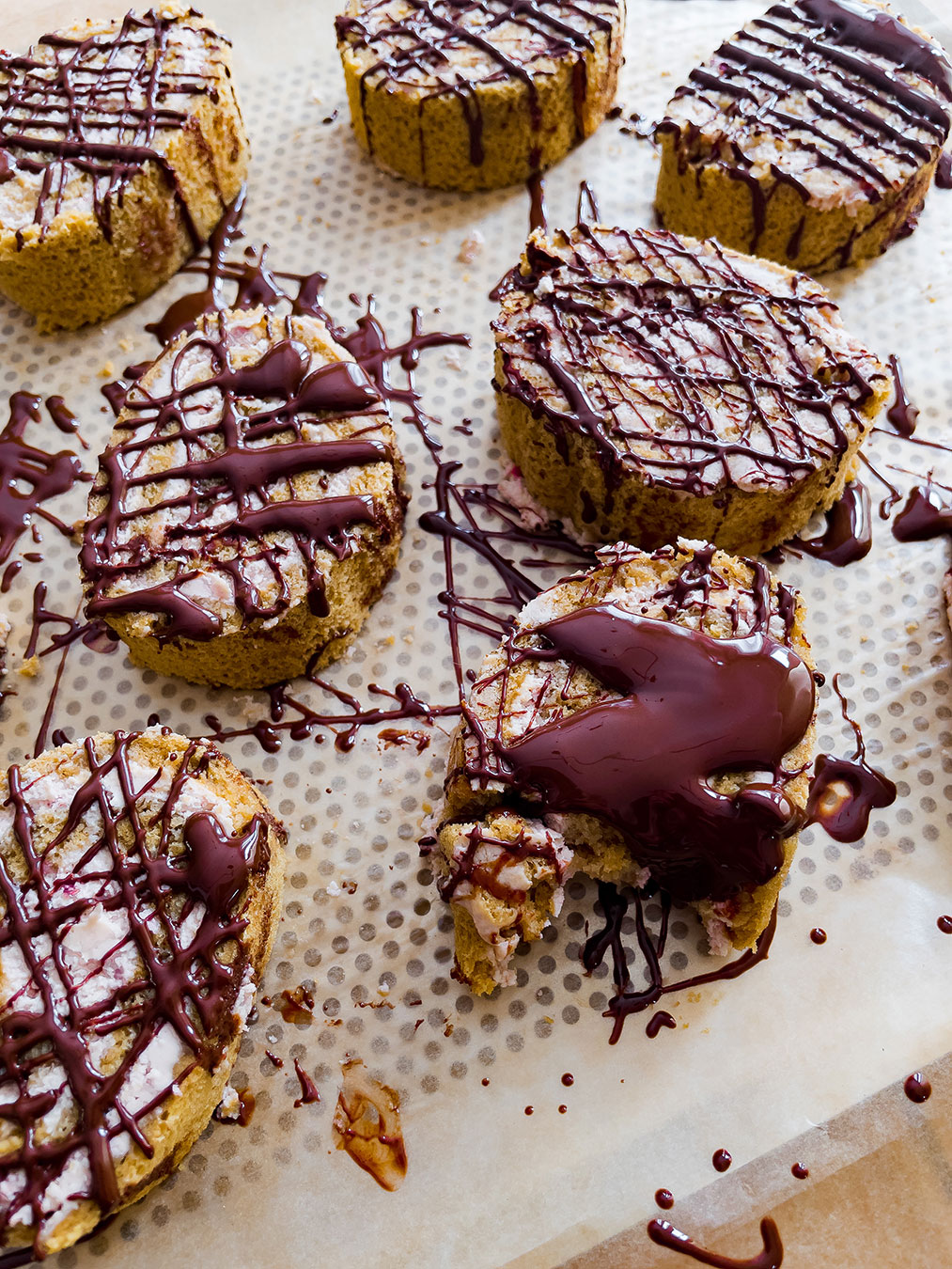 recette healthy-roulé framboise-chocolat-genoise-biscuit