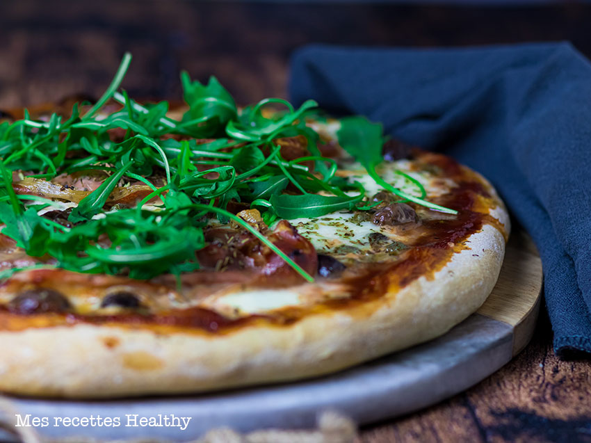 recette healthy-pizza à la mozzarella-capre-olive-napolitaire