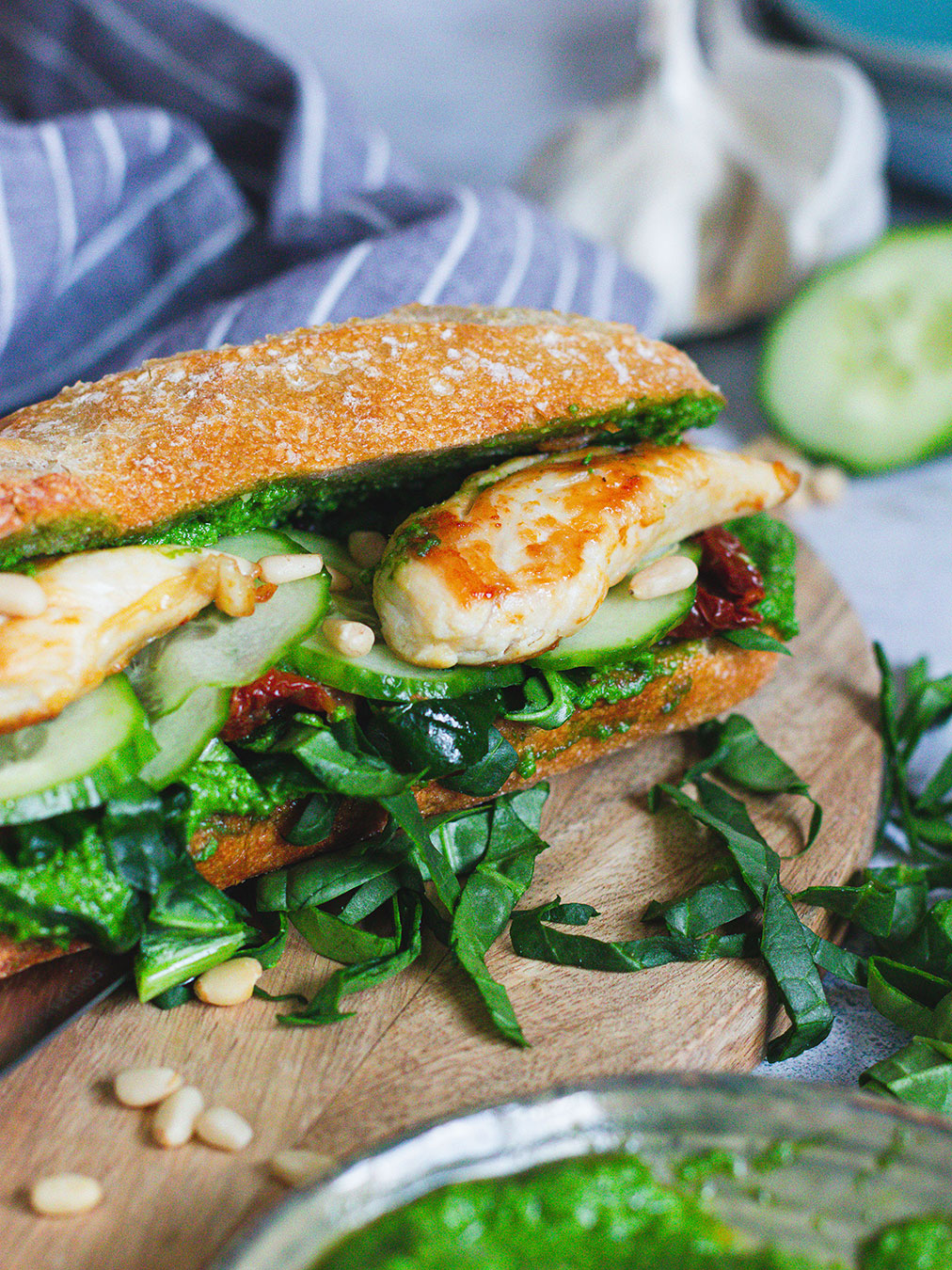 healthy recipe - Spinach and chicken pesto sandwich