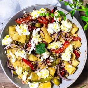 recette healthy - Salade de pâte aux poivrons rôtis et burrata