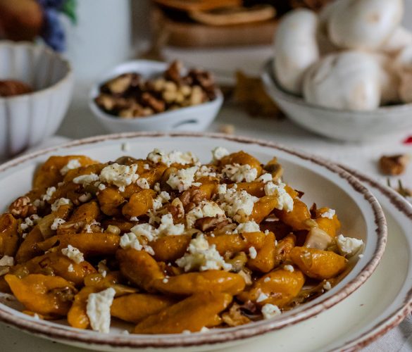 Gnocchis au potiron sans pomme de terre à la fêta, noix et miel