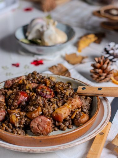 Petit salé aux lentilles et diots de Savoie et poitrine fumée